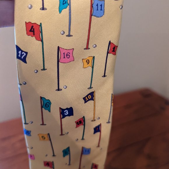 Alynn Neckwear "18 Hole Course" 100% Silk Cheerfull Yellow Men's Golf Tie - Picture 2 of 5